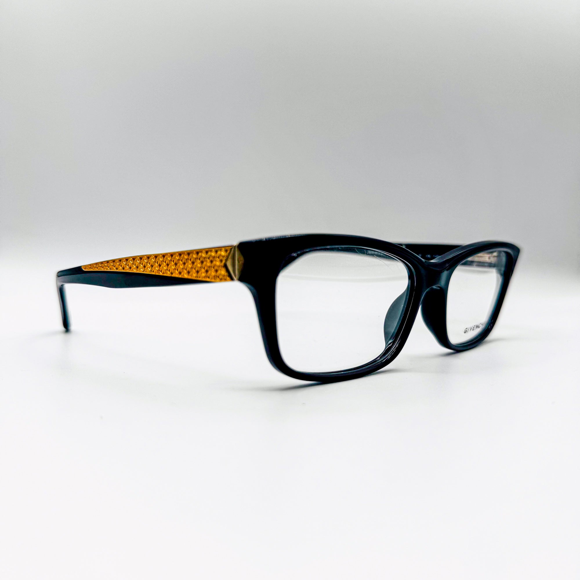 Givenchy VGV898V