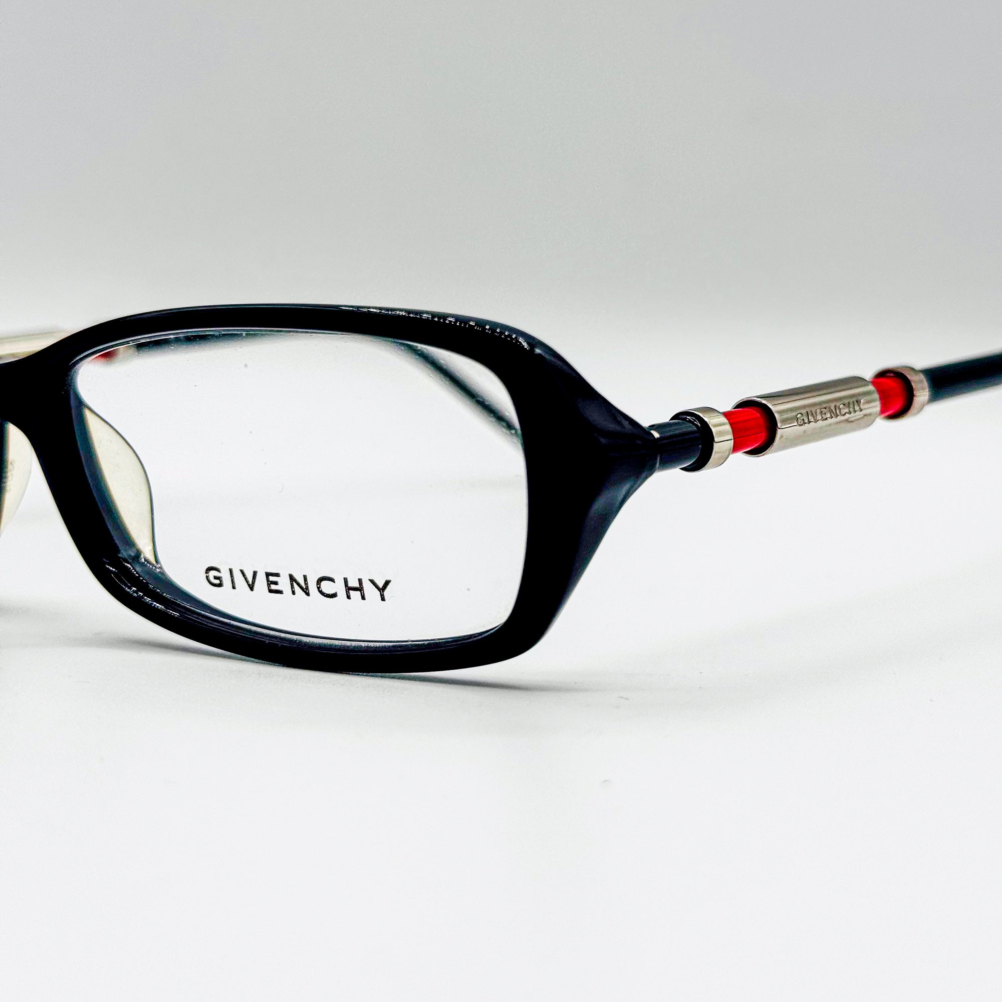 Givenchy VGV805