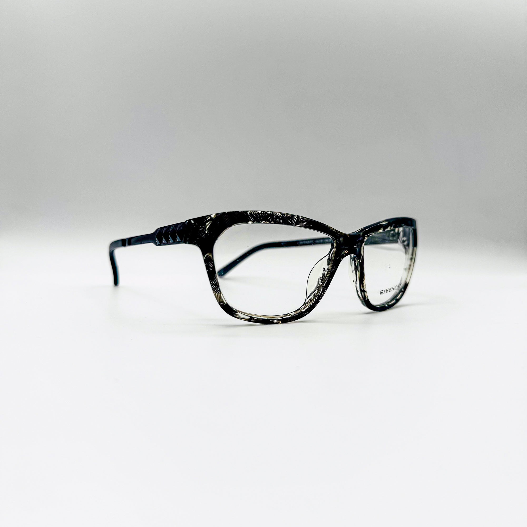 Givenchy VGV676