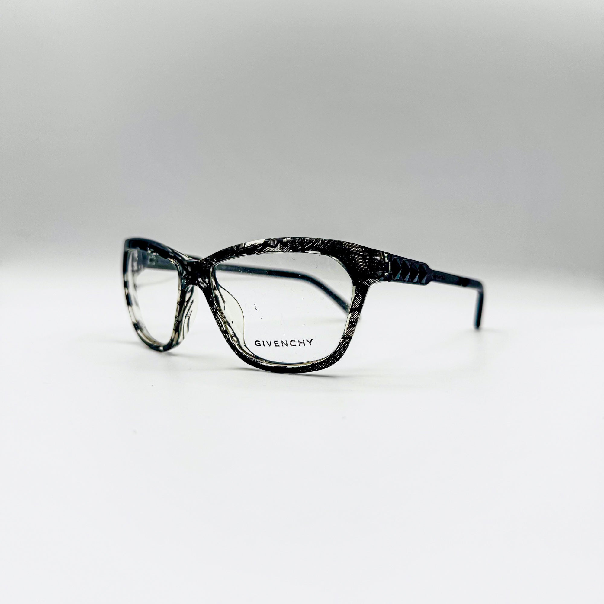 Givenchy VGV676