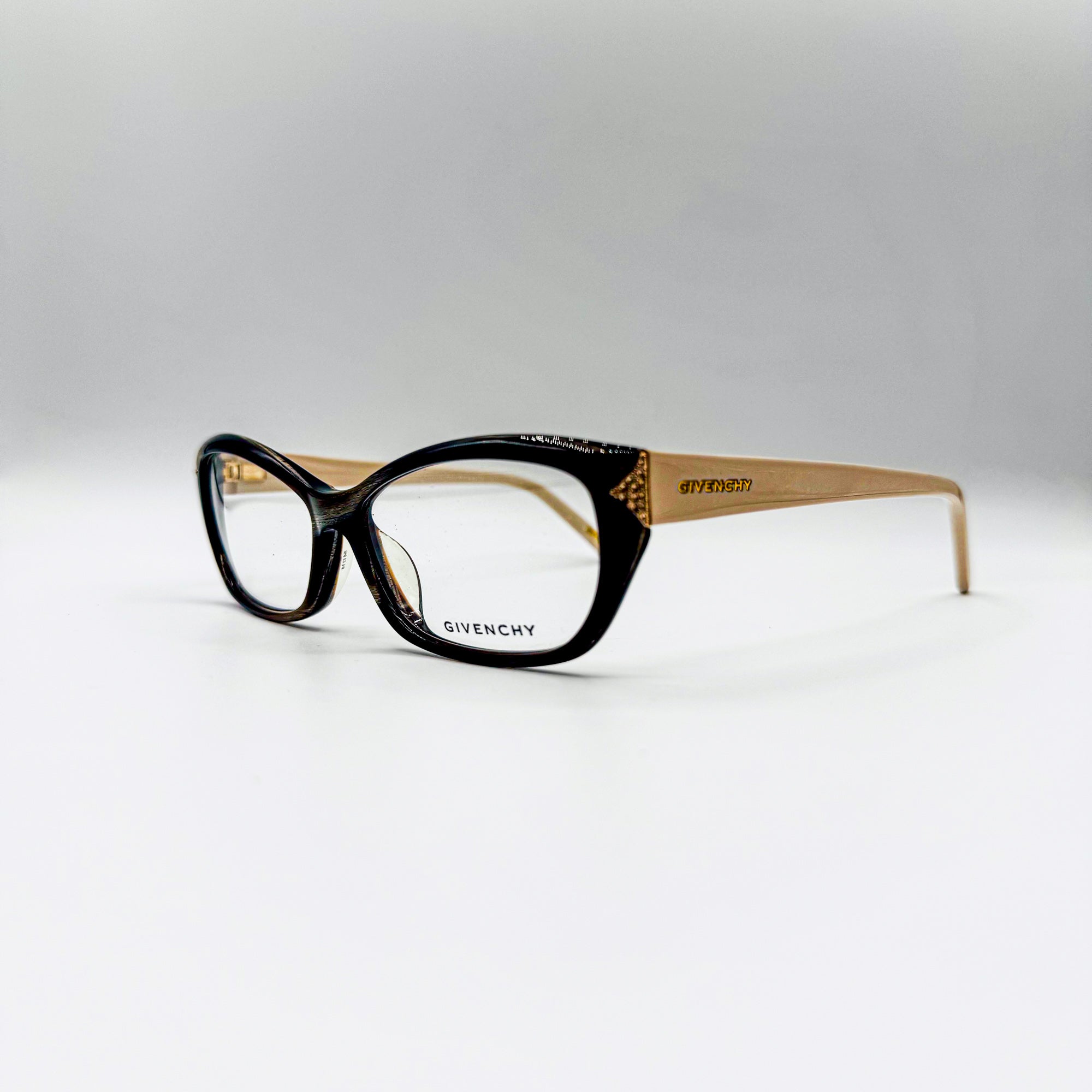 Givenchy VGV869S