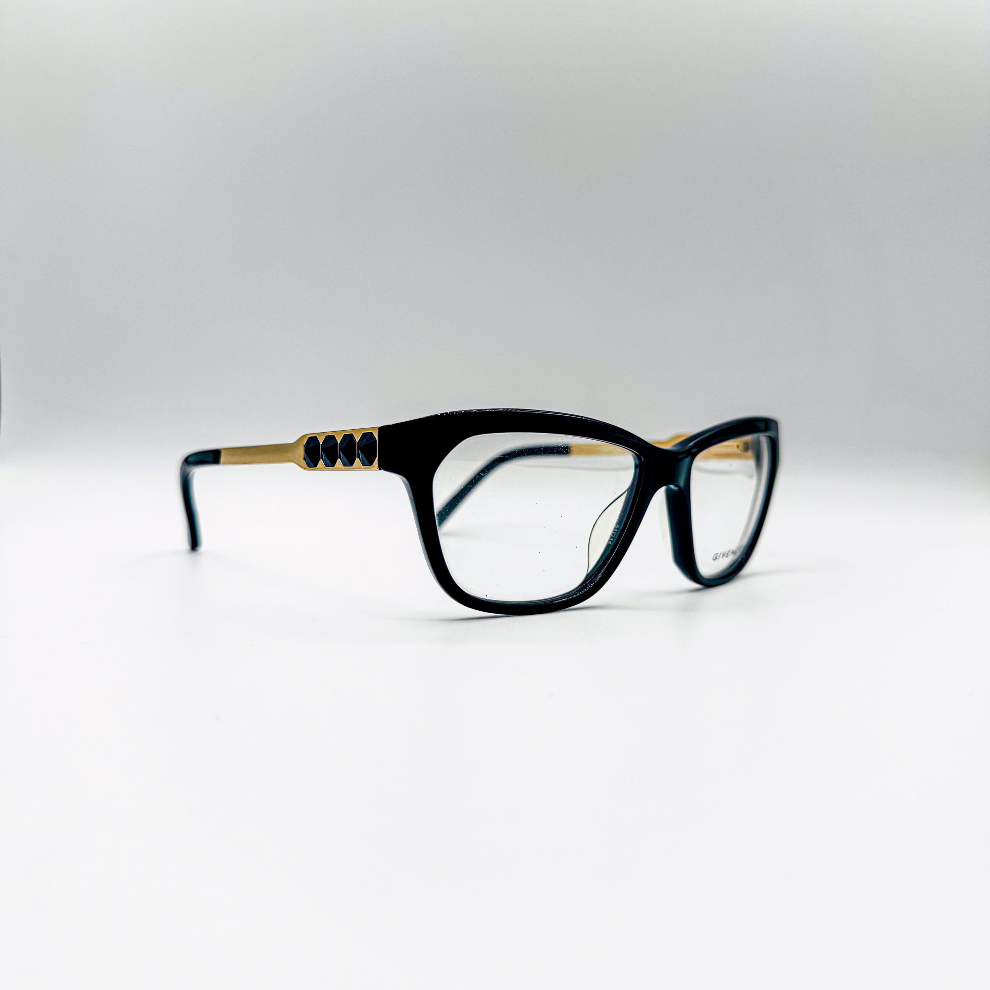 Givenchy VGV676