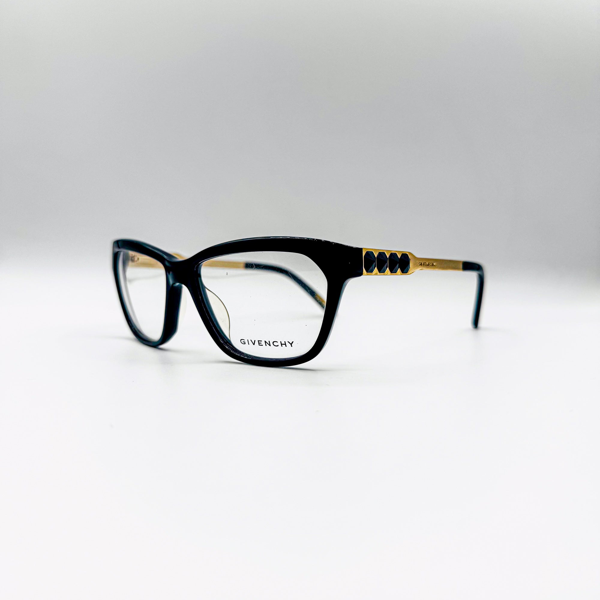 Givenchy VGV676