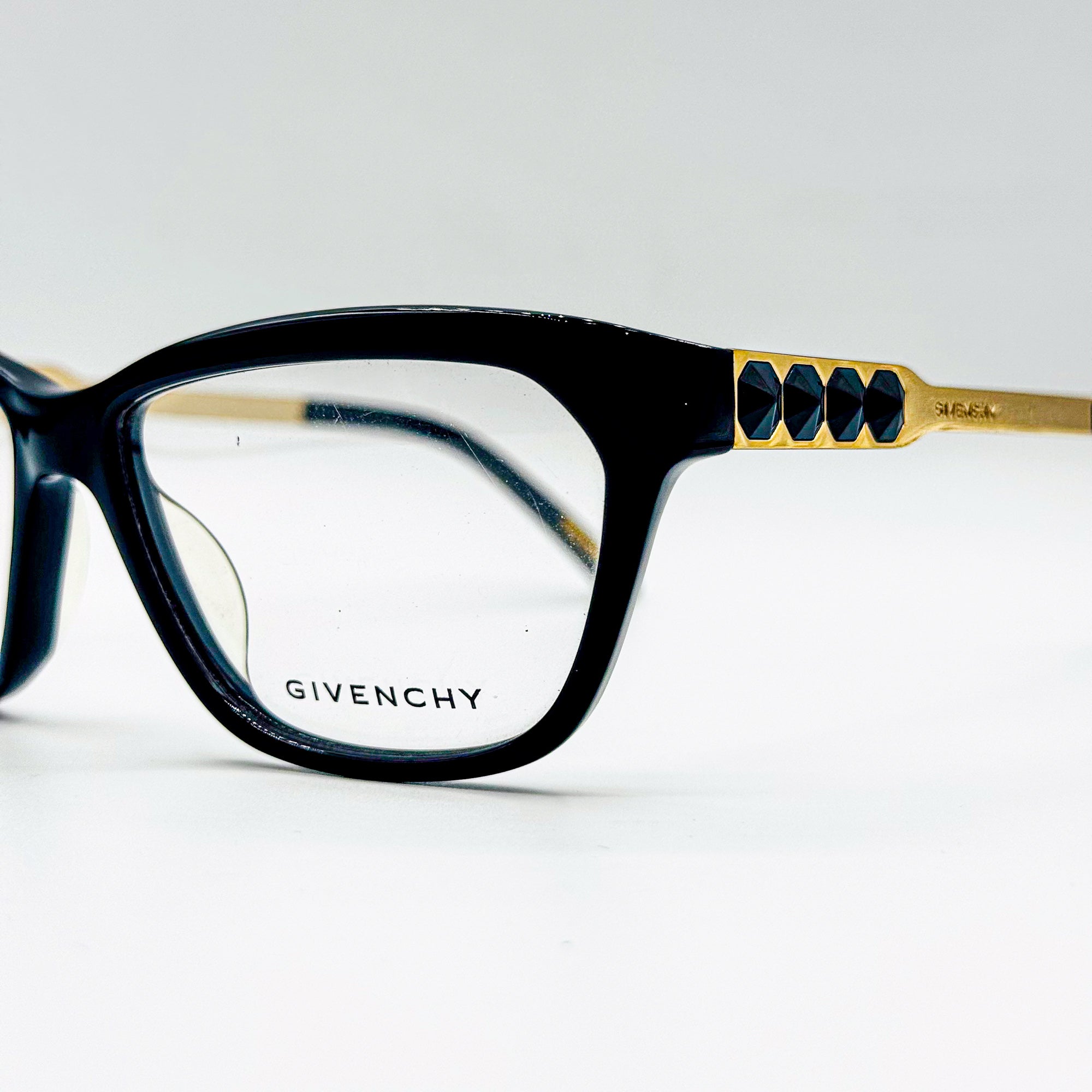 Givenchy VGV676