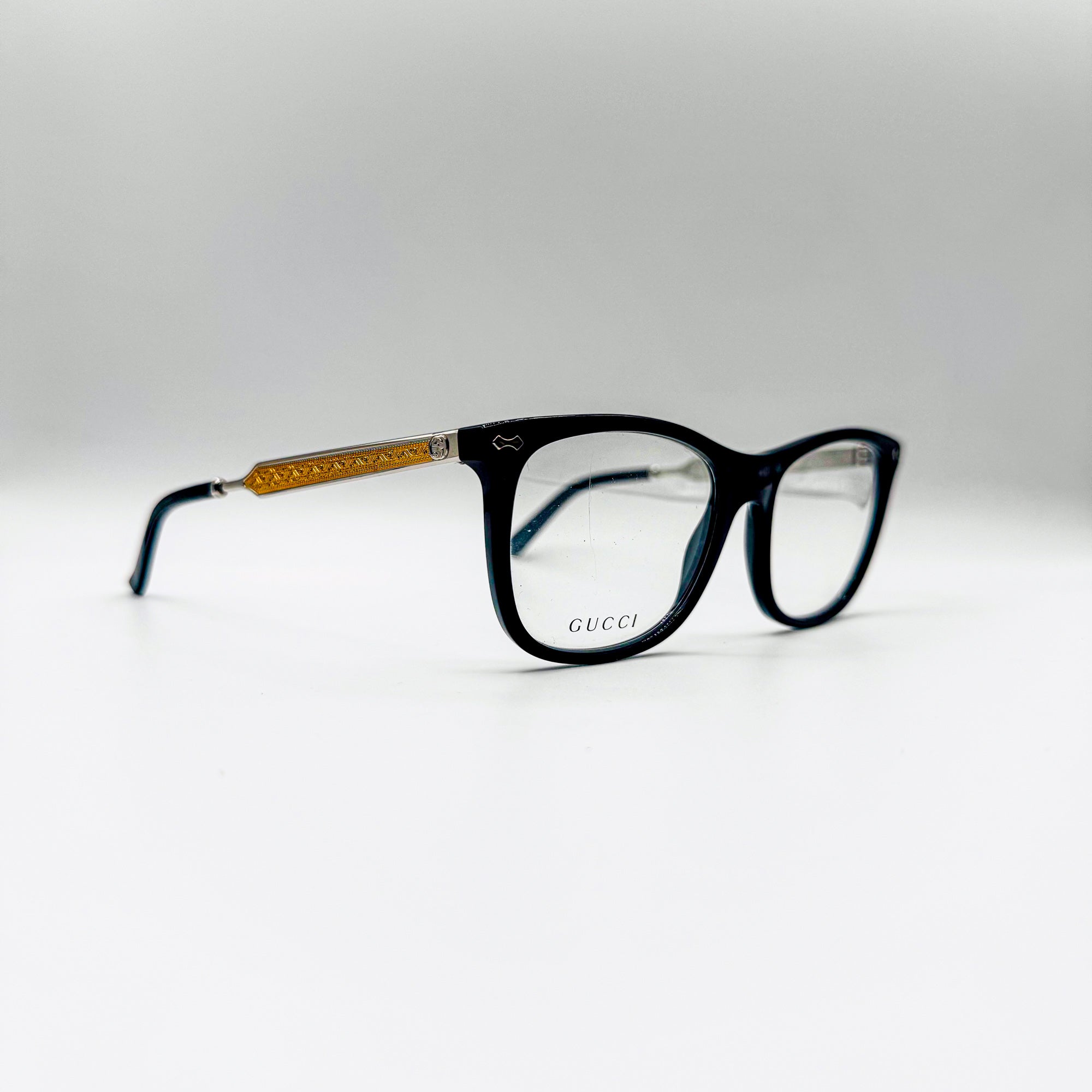 Gucci 852