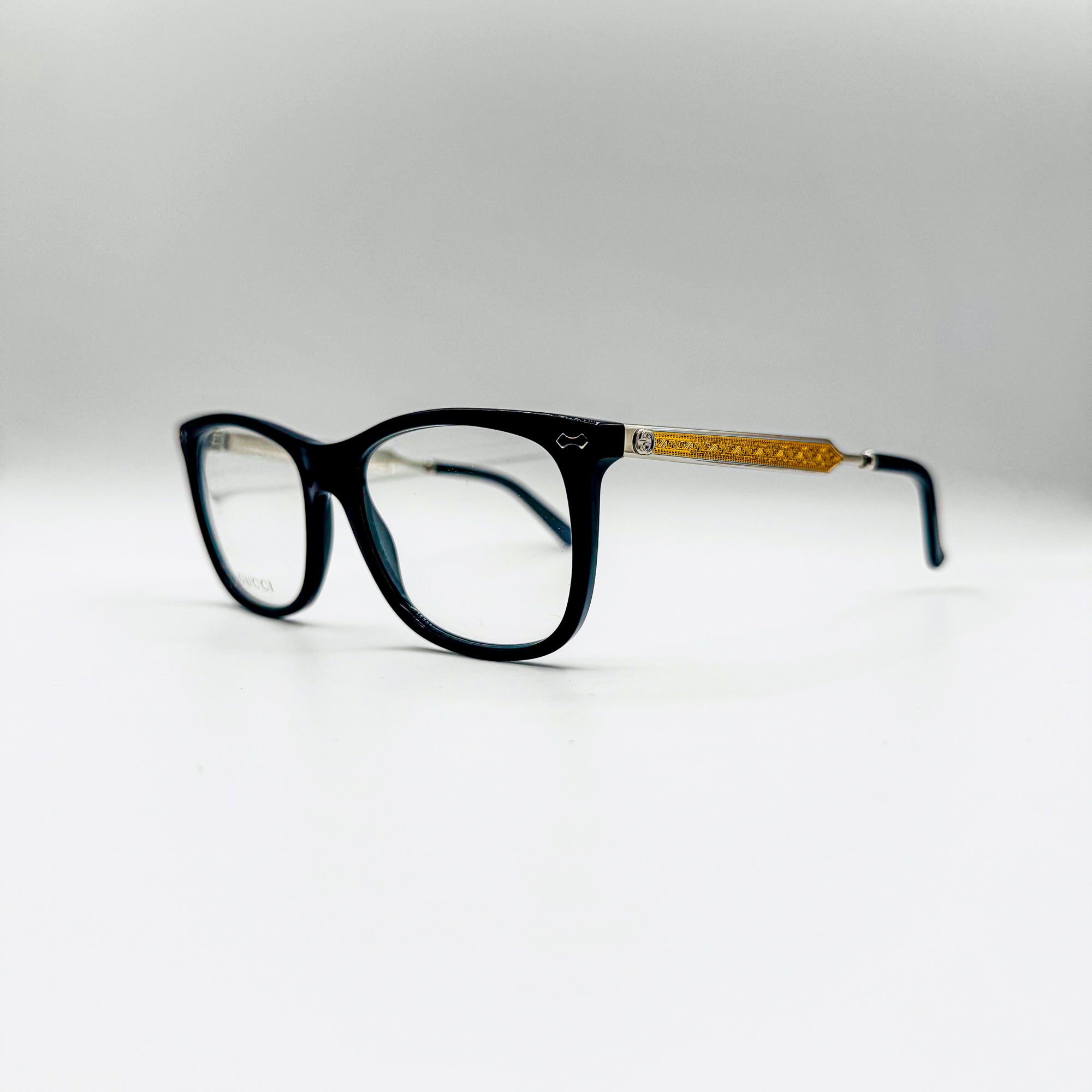 Gucci 852