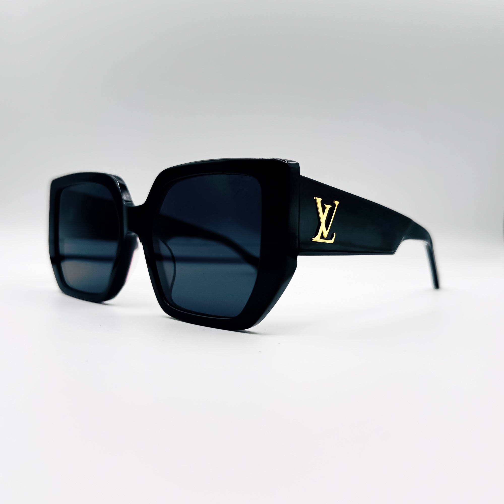 LOUIS VUITTON Z1588E