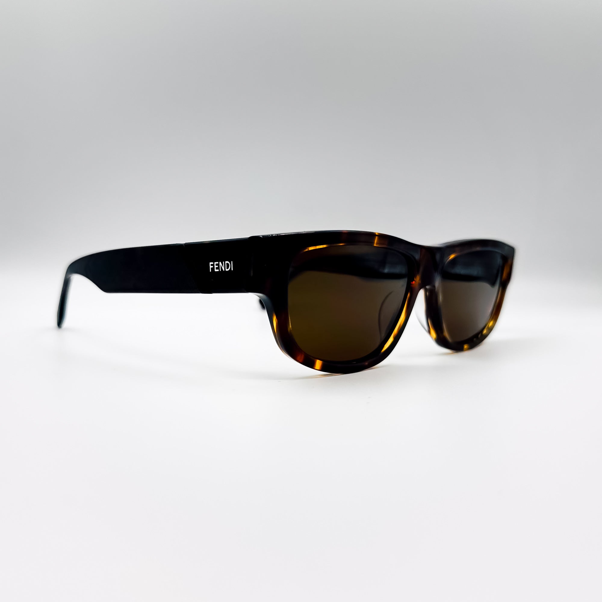 FENDI FE401571