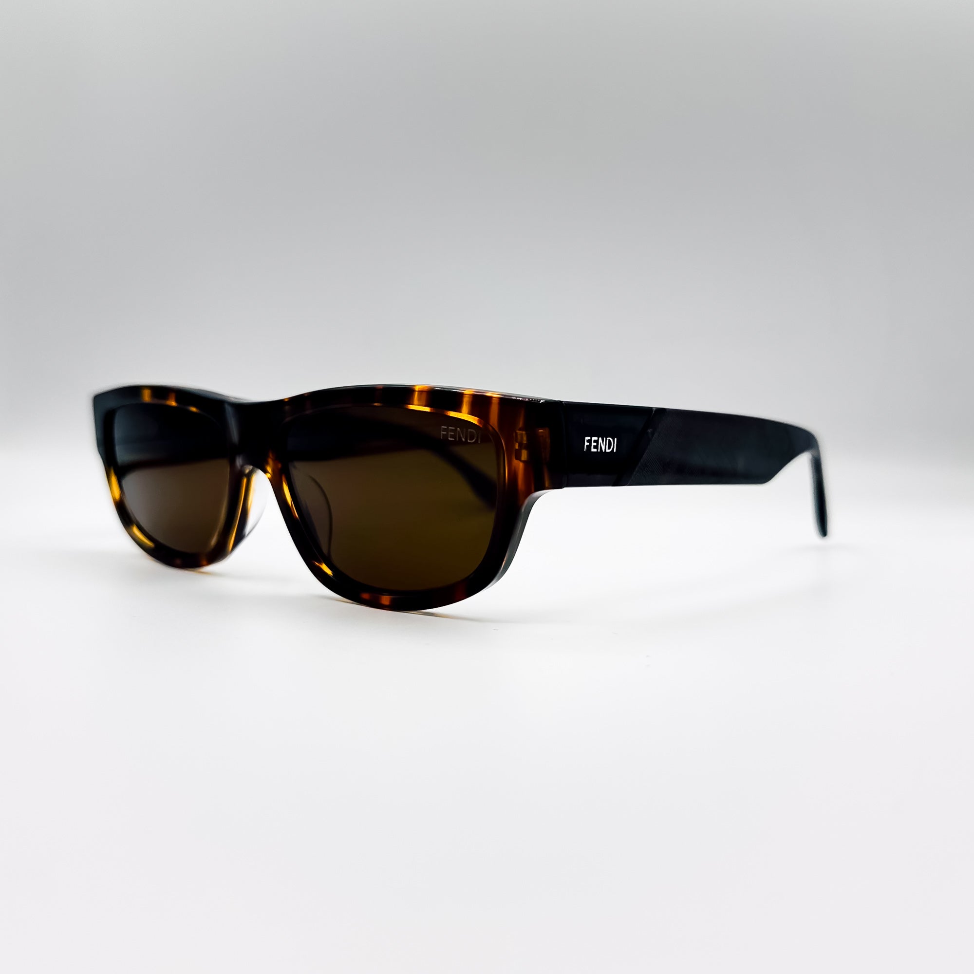 FENDI FE401571