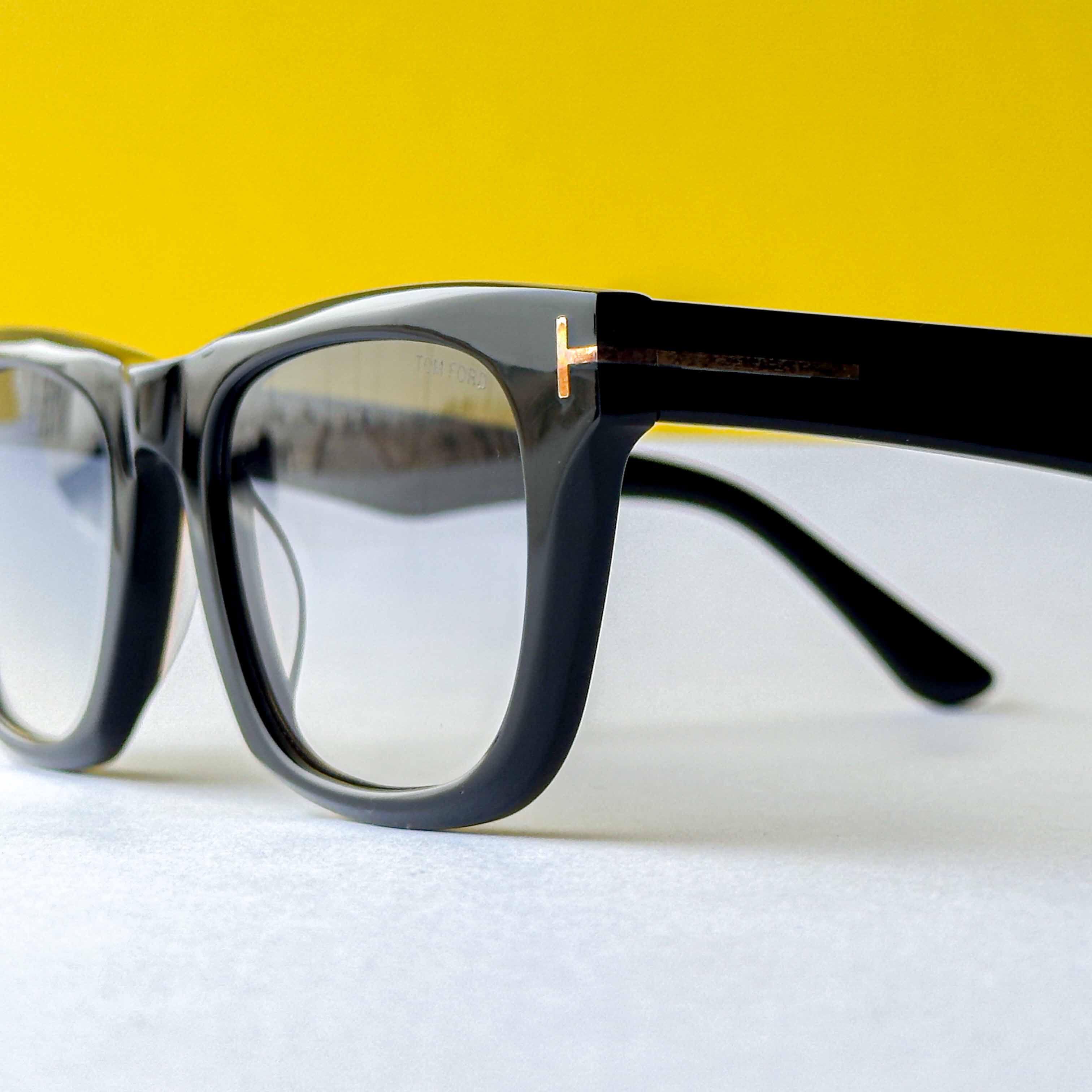 TOM FORD 1076