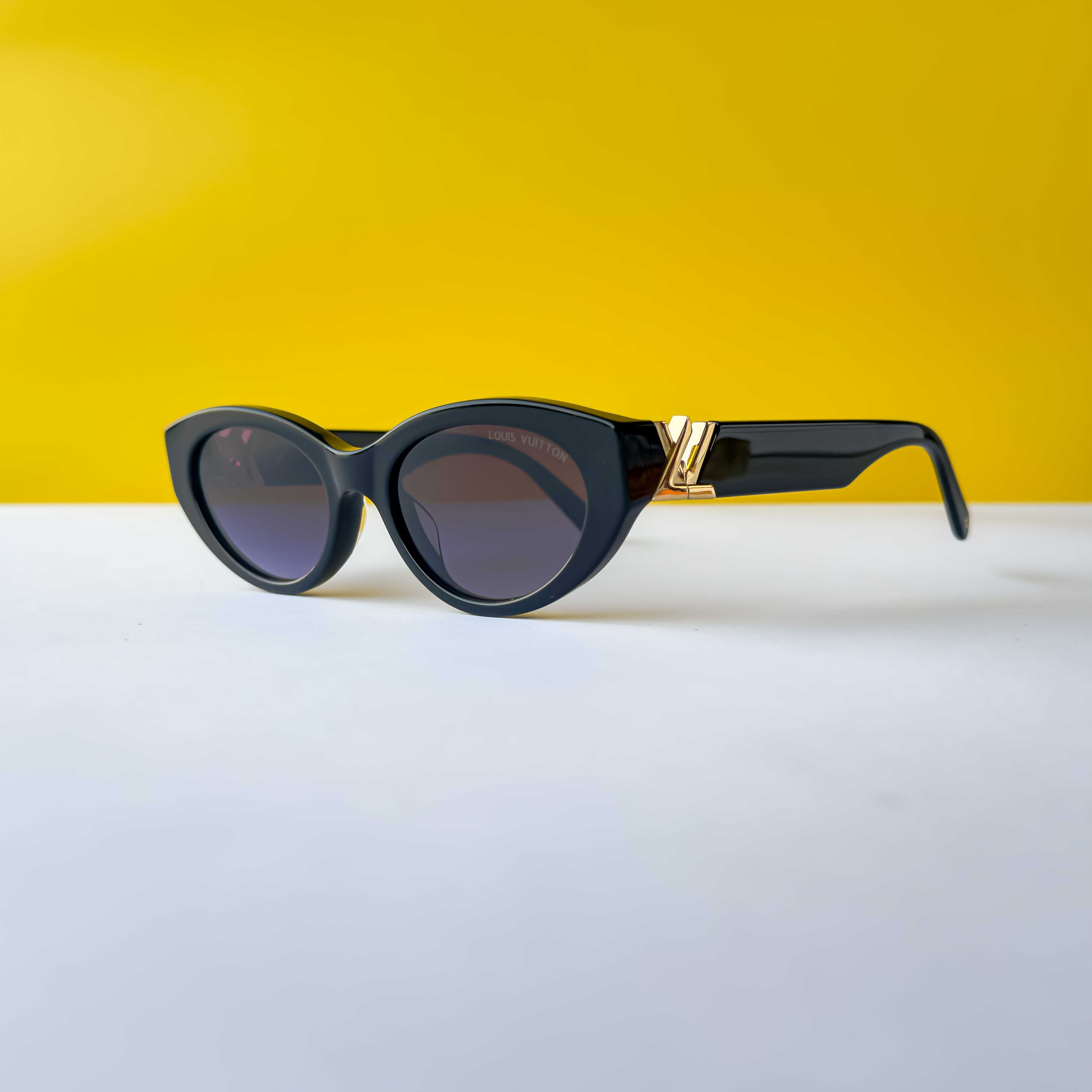 LOUIS VUITTON Z2104E sunglasses front view